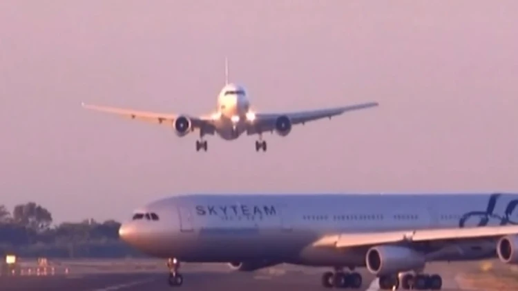 כמעט תאונת מטוסים בנמל התעופה בברצלונה