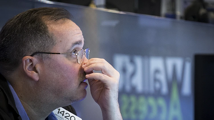 מגיבים לירידות השערים החדות בבורסה בוול סטריט, ניו יורק