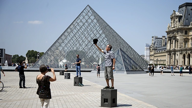 מוזיאון הלובר בפריס