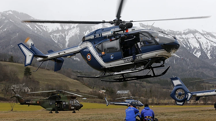 מסוק באזור ההתרסקות בצרפת