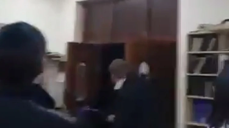 תיעוד הקטטה בבית הכנסת בצפון לונדון