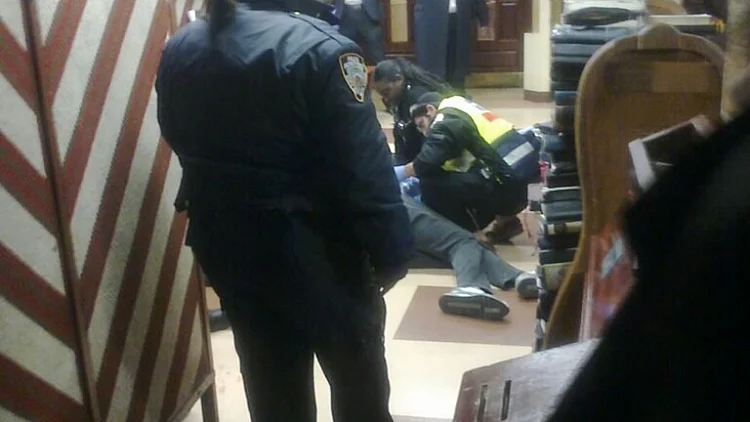 גבר נדקר בבית חב"ד בניו יורק