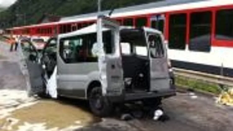 מקום התאונה בין רכבת למיניבוס בשוויץ, בו נהרגו שלושה ישראלים