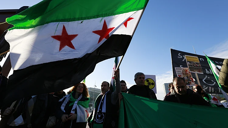 מפגינים סמוך לועידת ז'נבה 2