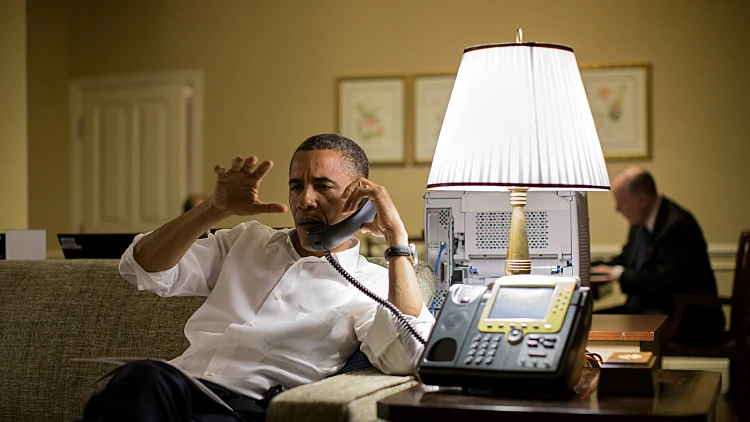 נשיא ארה"ב, ברק אובמה, משוחח בטלפון עם נתניהו על מבצע "עמוד ענן"