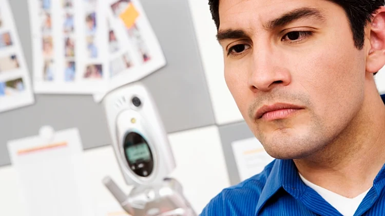 בחור עם פלאפון