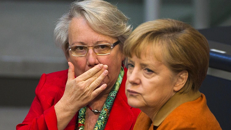 שרת החינוך של גרמניה, אנט שוואן, והקנצלרית מרקל