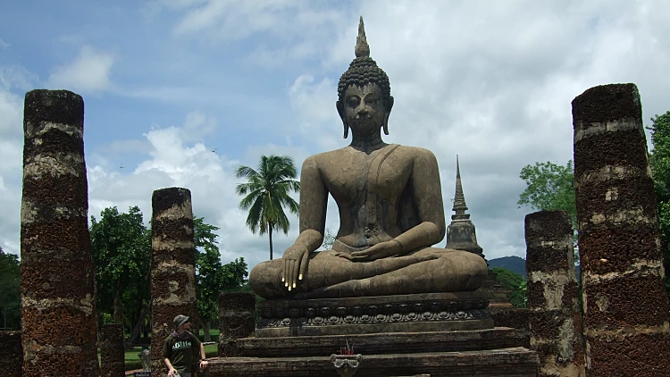 תאילנד: משחקים בלב המהפכה
