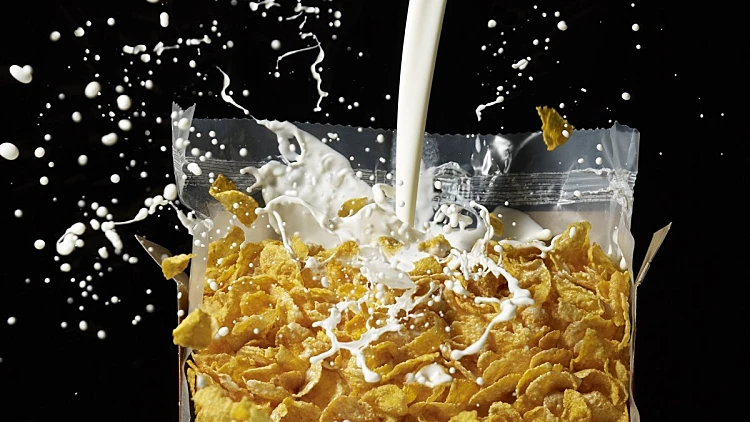 קורנפלקס חתוך באמצע