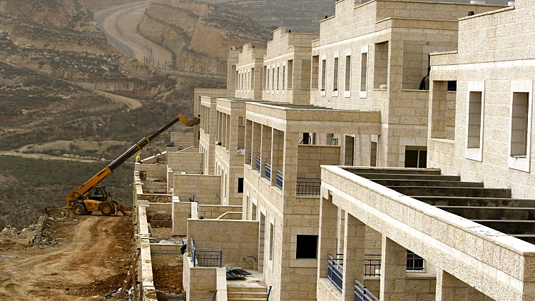 בניה בהתנחלות גבעת זאב