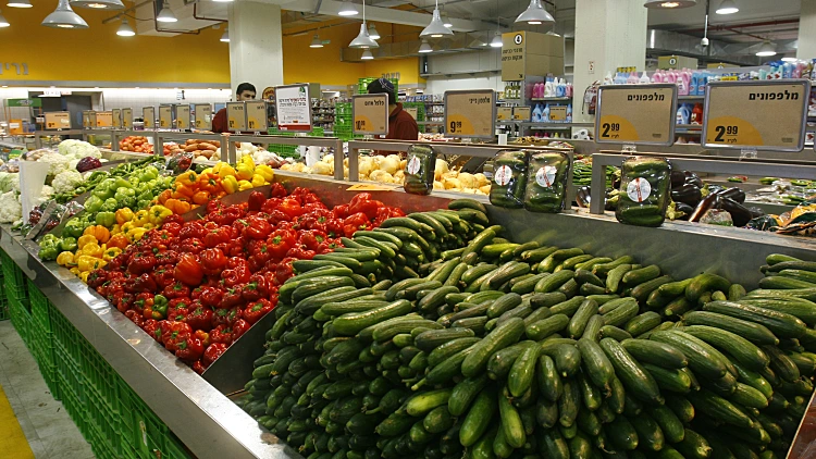 ירקות בסופר שופרסל דיל ברמת גן:מלפפונים, גמבה, פלפלים, כרובית