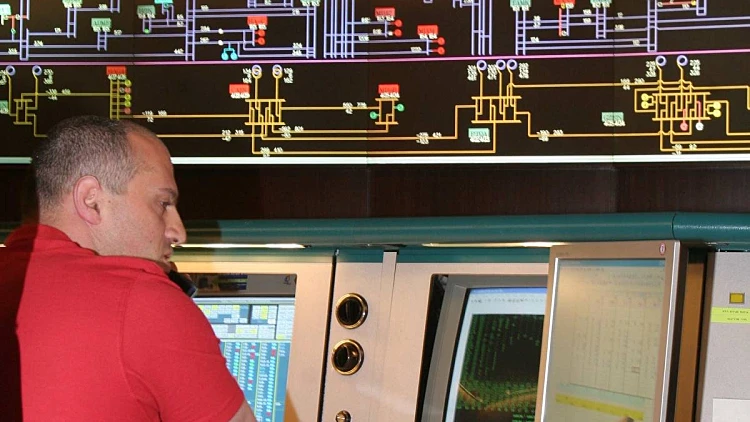 חדר בקרה בחברת החשמל