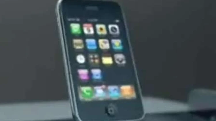 אייפון מגיע לארץ