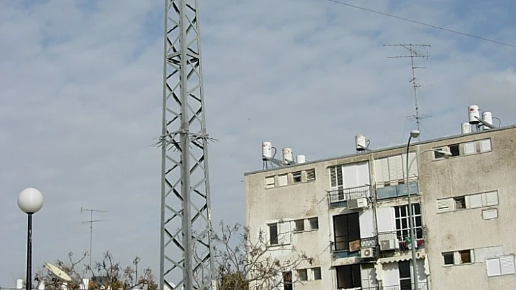 תיקון עמודי חשמל