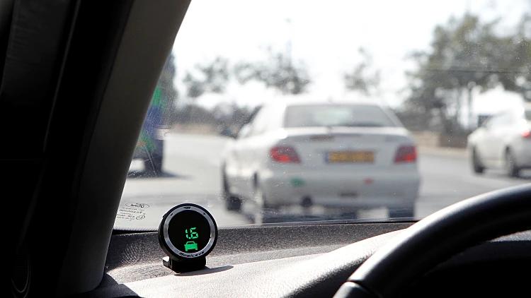 מערכת מובילאיי מותקנת ברכב