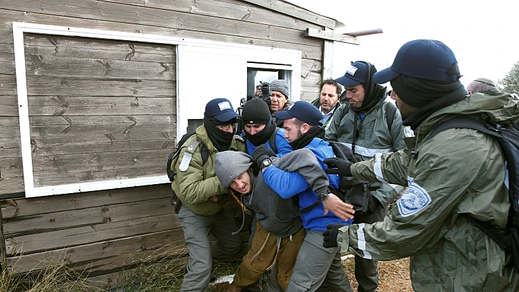 עימותים בין תושבי עמונה לכוחות הביטחון