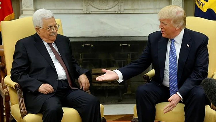 נשיא ארה"ב דונלד טראמפ ויו"ר הרשות הפלסטינית אבו מאזן בפגישתם בוושינגטון