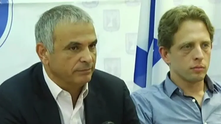 משה כחלון, שר האוצר, במסיבת עיתונאים על התאגיד
