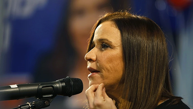 שלי יחימוביץ' נואמת במכללת ספיר