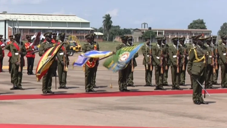 צבא אוגנדה בטקס עם נתניהו 40 שנה למבצע אנטבה