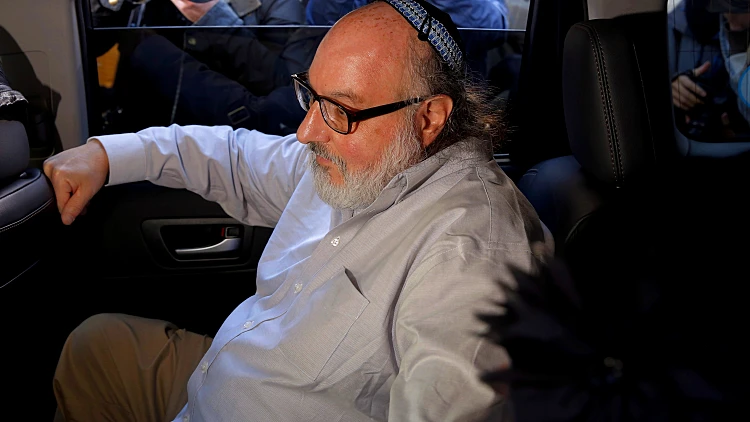 עורך דינו של פולארד: "הוא לא יוכל לעבוד עד שיוסרו המגבלות" | חדשות 13