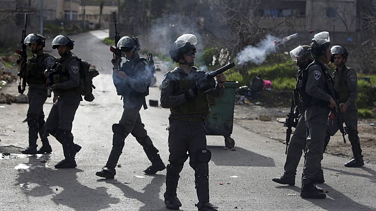 שוטרי מג"ב מפזרים התפרעות