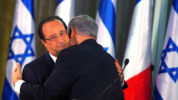 נשיא צרפת הולנד מתחבק עם נתניהו