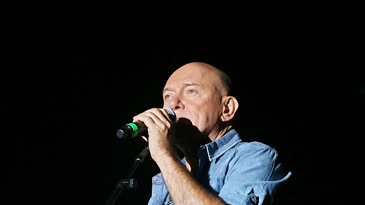 שלומי שבת במופע ההוקרה לאריק איינשטיין