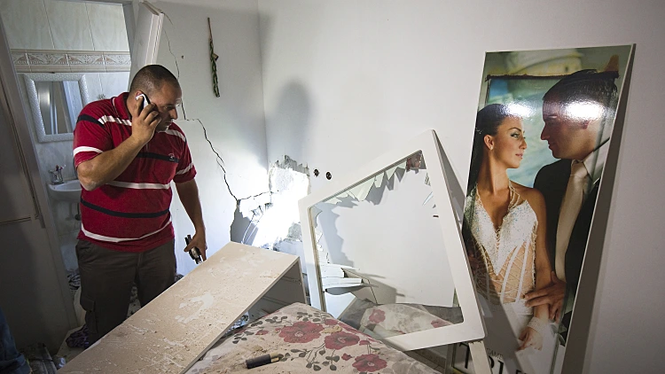 נזק מירי רקטות לעבר שדרות