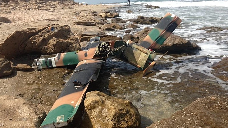 מזל"ט שנשטף אל חוף הקשתות ליד קיסריה. בצבא בודקים האם מדובר במטוס שיורט מעל חיפה באפריל