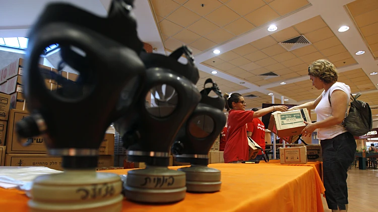 עמדת חלוקה של ערכות מגן