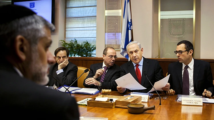 רה"מ בנימין נתניהו וסילבן שלום בישיבת הממשלה