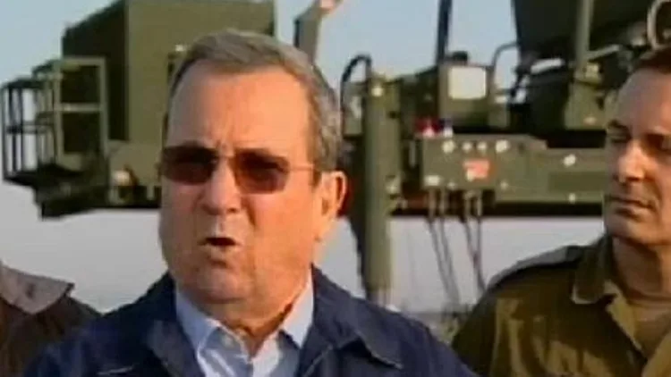 שר הביטחון, אהוד ברק, בתדרוך בסוללת כיפת ברזל