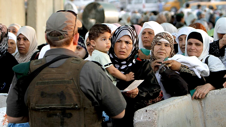 נשים ערביות במחסום קלנדיה