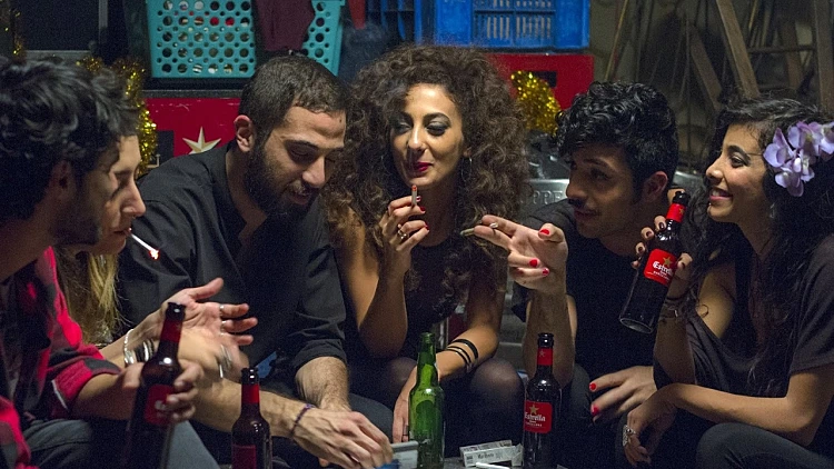 לא פה, לא שם