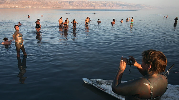 תיירים בים המלח