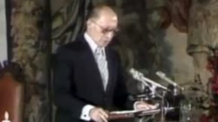 מנחם בגין מקבל פרס נובל