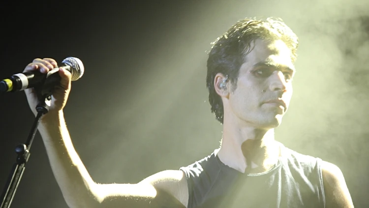 אביב גפן בהופעה