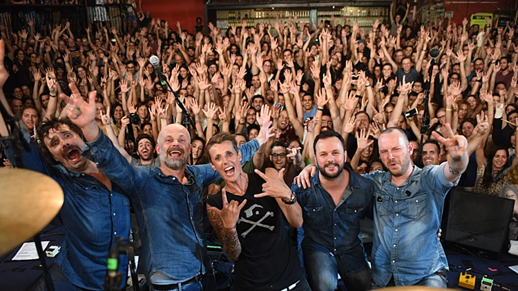 קייס צ'ויס בהופעה בברבי