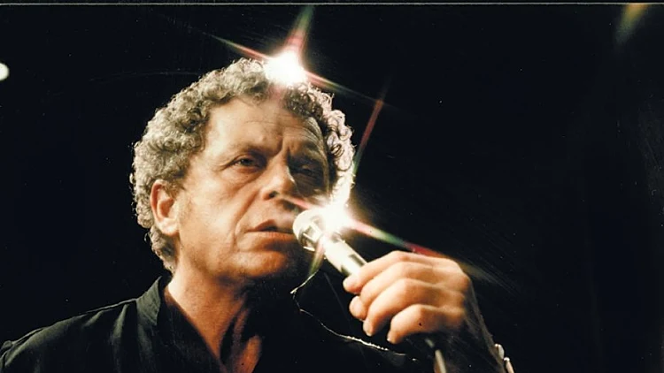 "אני אשיר לך שיר": 7 השירים הכי טובים של אריק לביא