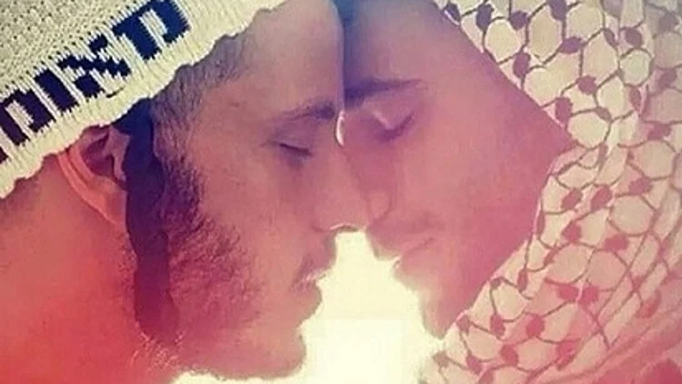 תמונה שמדונה העלתה לאינסטגרם, שני גברים