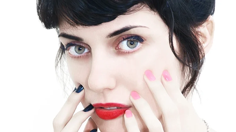 פרוזן מאי, הלה שלג