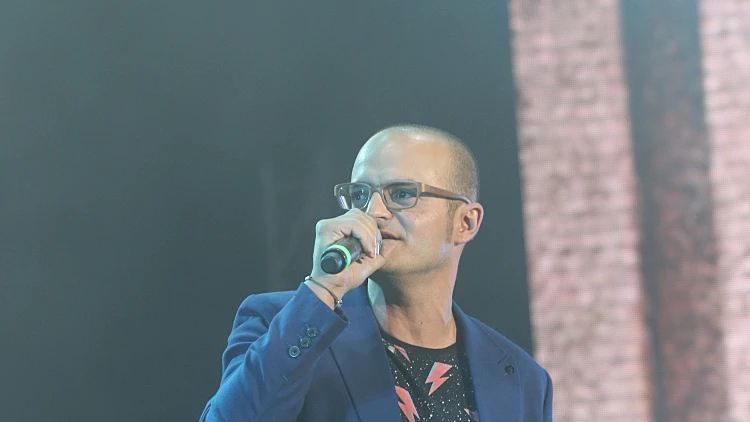 אברהם טל במופע ההוקרה לאריק איינשטיין