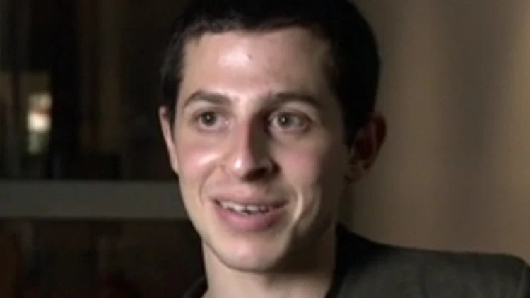 גלעד שליט בסרט גלעד מול המצלמות