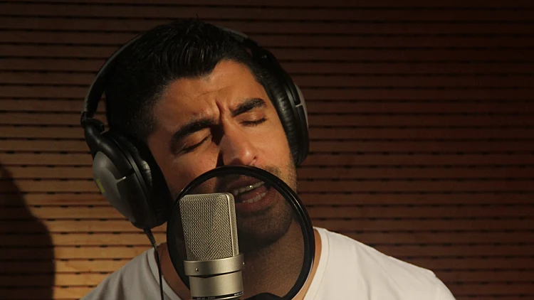 משה פרץ בהקלטות "זיקוקים" לנענע10 ורשת ג'