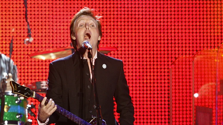 פול מקרטני בהופעה בארץ