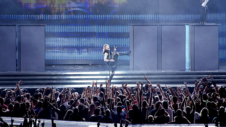 מדונה בהופעה באיצטדיון רמת גן