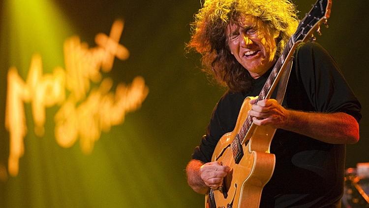 גיטרות ועשן • איך היתה ההופעה של פט מתיני?