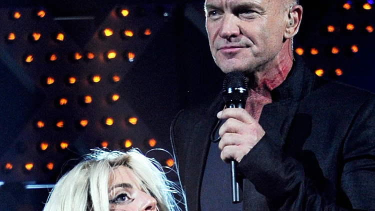 סטינג וליידי גאגא מופיעים יחד