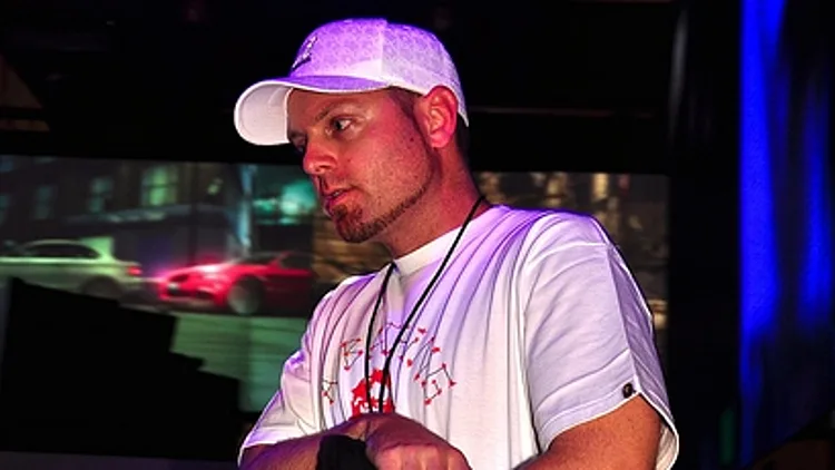 די.ג'יי שאדו